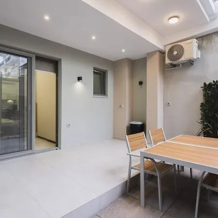Peris 5 With Yard Steps To Bus St & Old Town 公寓 干尼亞