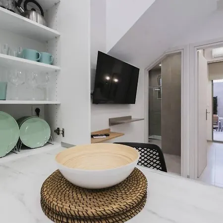 Peris 5 With Yard Steps To Bus St & Old Town *