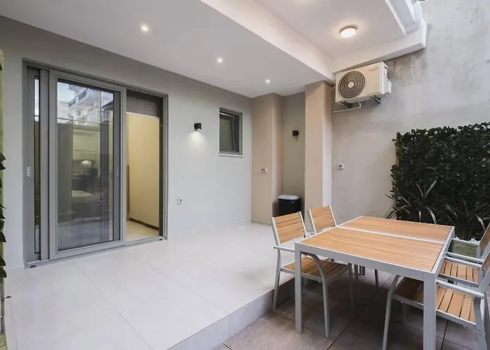 Peris 5 With Yard Steps To Bus St & Old Town Apartment Chania (Crete)