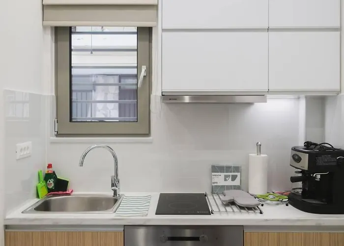 Apartment Peris 5 With Yard Steps To Bus St & Old Town Chania (Crete)