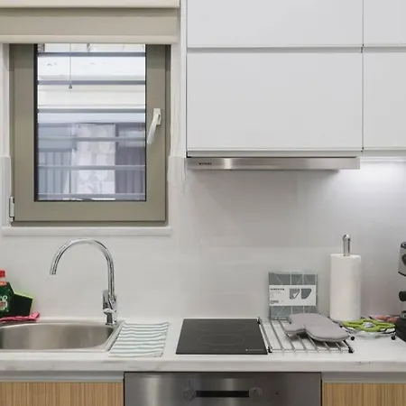 Appartement Peris 5 With Yard Steps To Bus St & Old Town La Canée